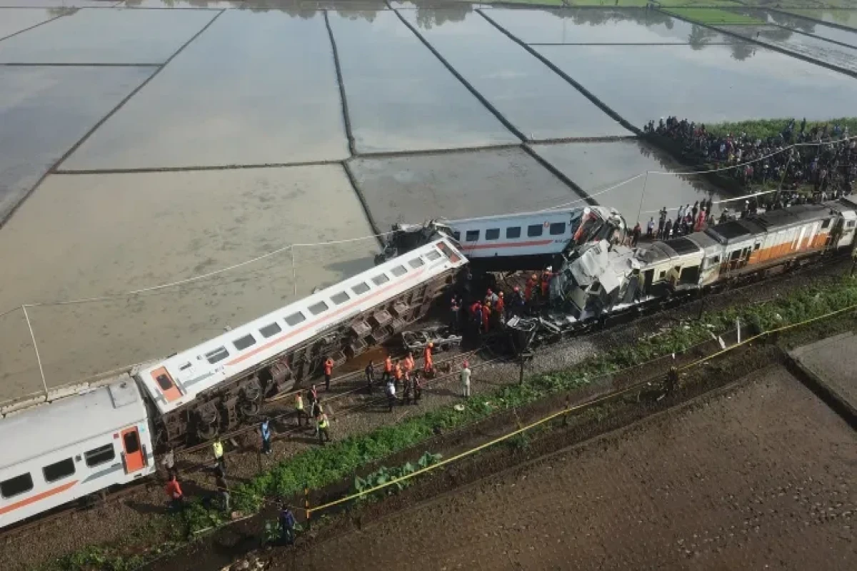 Train collision in Indonesia kills four, injures 42