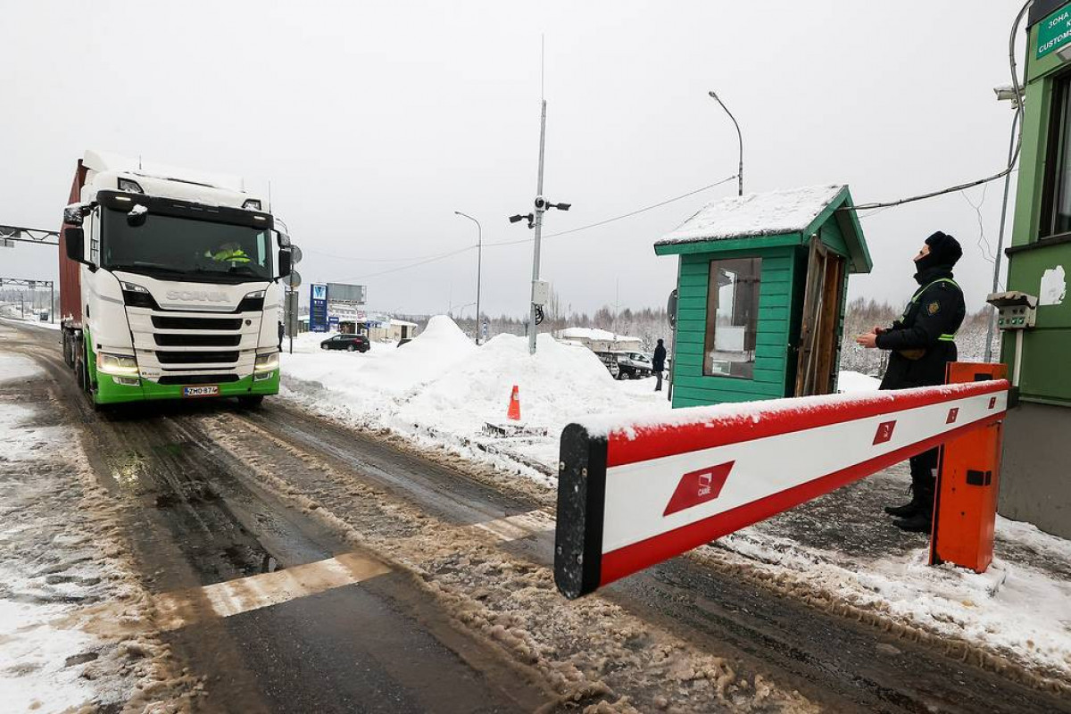 No plans to reopen crossing points on border with Russia, says Finnish interior minister