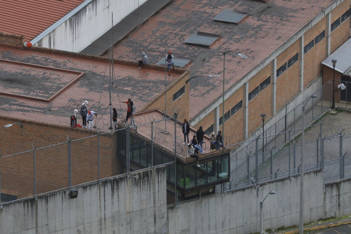 All prison officers taken hostage in Ecuador are released