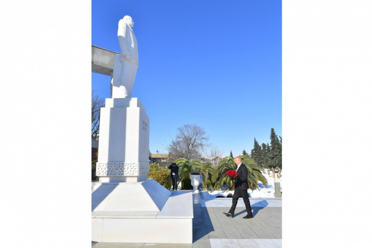 President Ilham Aliyev visited statue of National Leader Heydar Aliyev in the city of Lankaran -UPDATED 