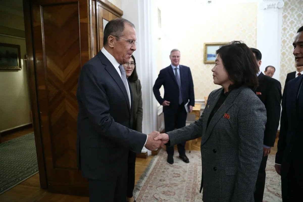 Russian, North Korean FMs meet