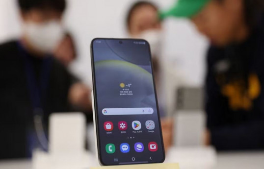Samsung packs newest Galaxy S24 smartphones with AI functions to beat Apple
