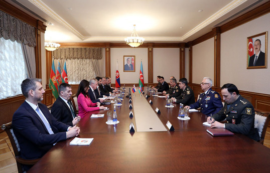 Azerbaijani, Slovakian Defence Ministers mull military cooperation -VIDEO 