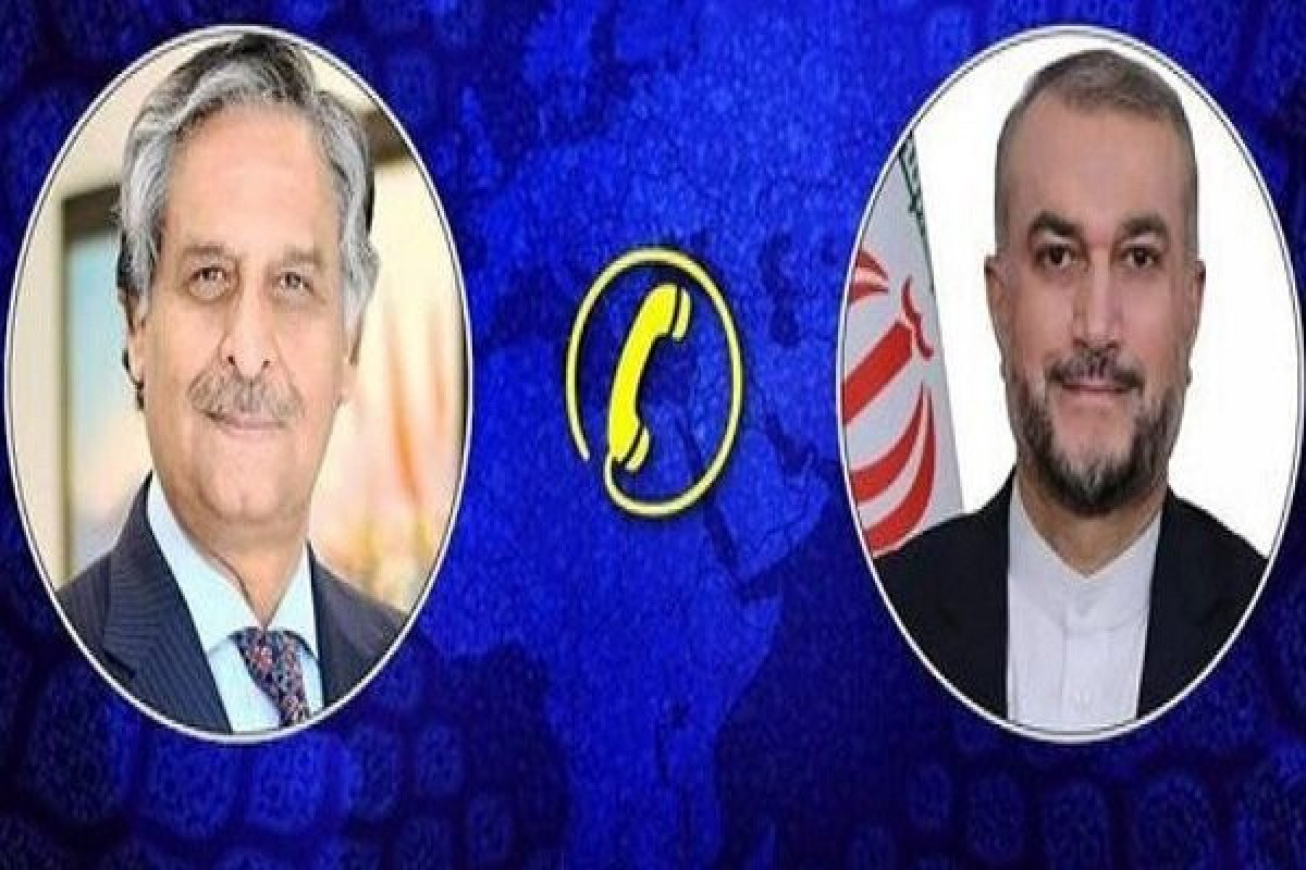 Iranian, Pakistani FMs held phone talk