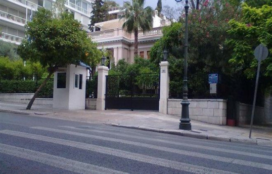 Minor fire breaks out in courtyard of Greek PM’s residence
