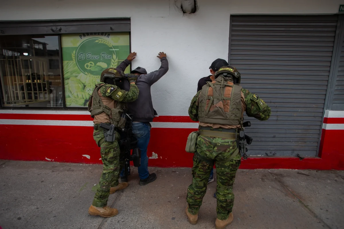 Ecuador police capture leader of Colombian dissident rebel group