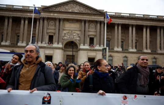 France set to tighten migrant law despite court ruling