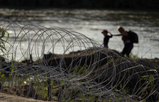 Texas governor ignores Supreme Court ruling, adds more razor wire to border