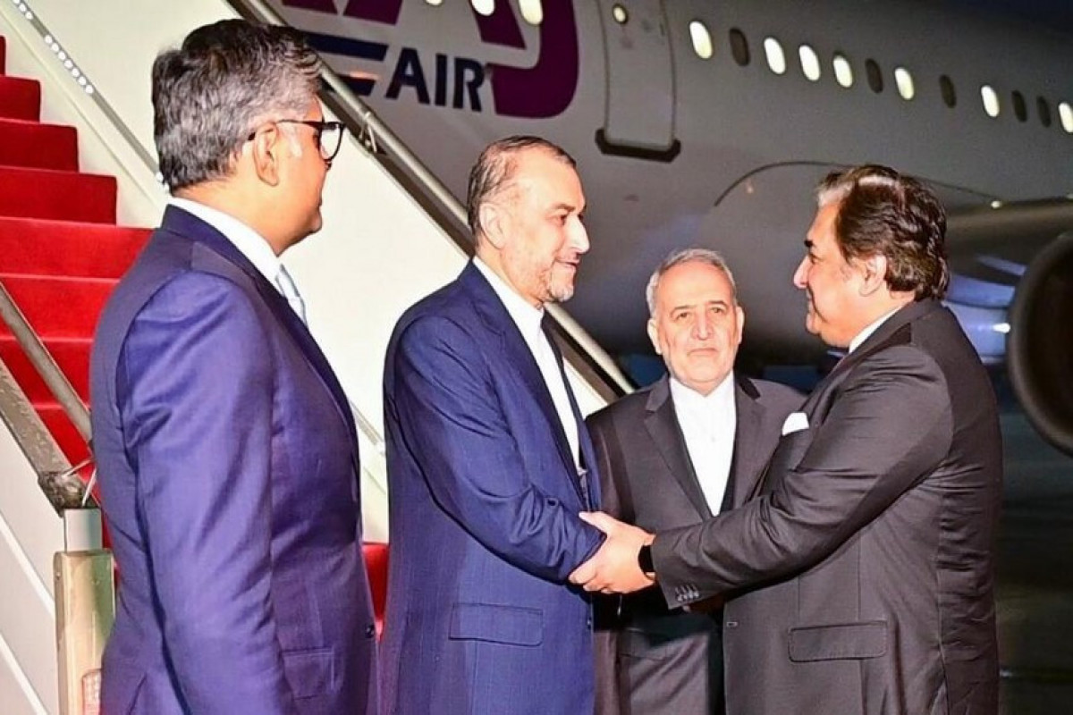 Iranian FM met with his Pakistani counterpart