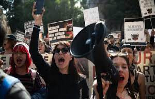 Protests as bullfighting returns to Mexico City