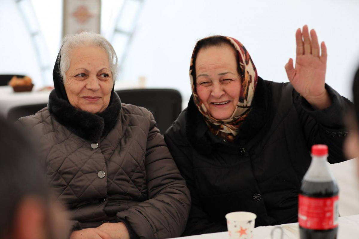 Next resettlement convoy arrive at Azerbaijan's Lachin, families presented with house keys-PHOTO 