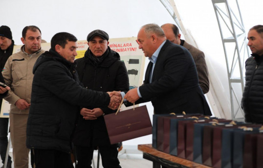 Next resettlement convoy arrive at Azerbaijan's Lachin, families presented with house keys-PHOTO 