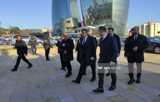 Minister of Education of Türkiye visits Alley of Honor and Alley of Martyr's
