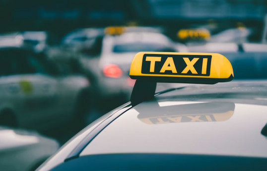 A rule requiring taxis to be white or red has come into force in Azerbaijan