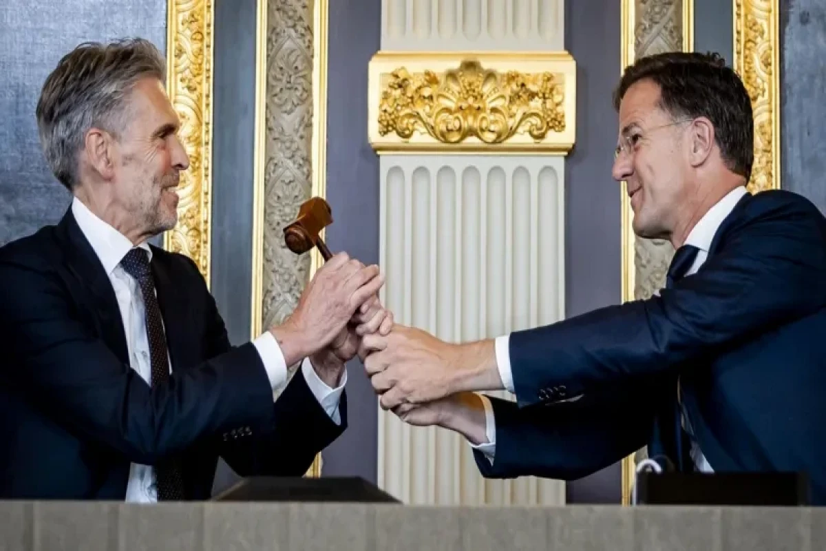former head of the Dutch intelligence service Dick Schoof and former Prime Minister of the Netherlands Mark Rutte