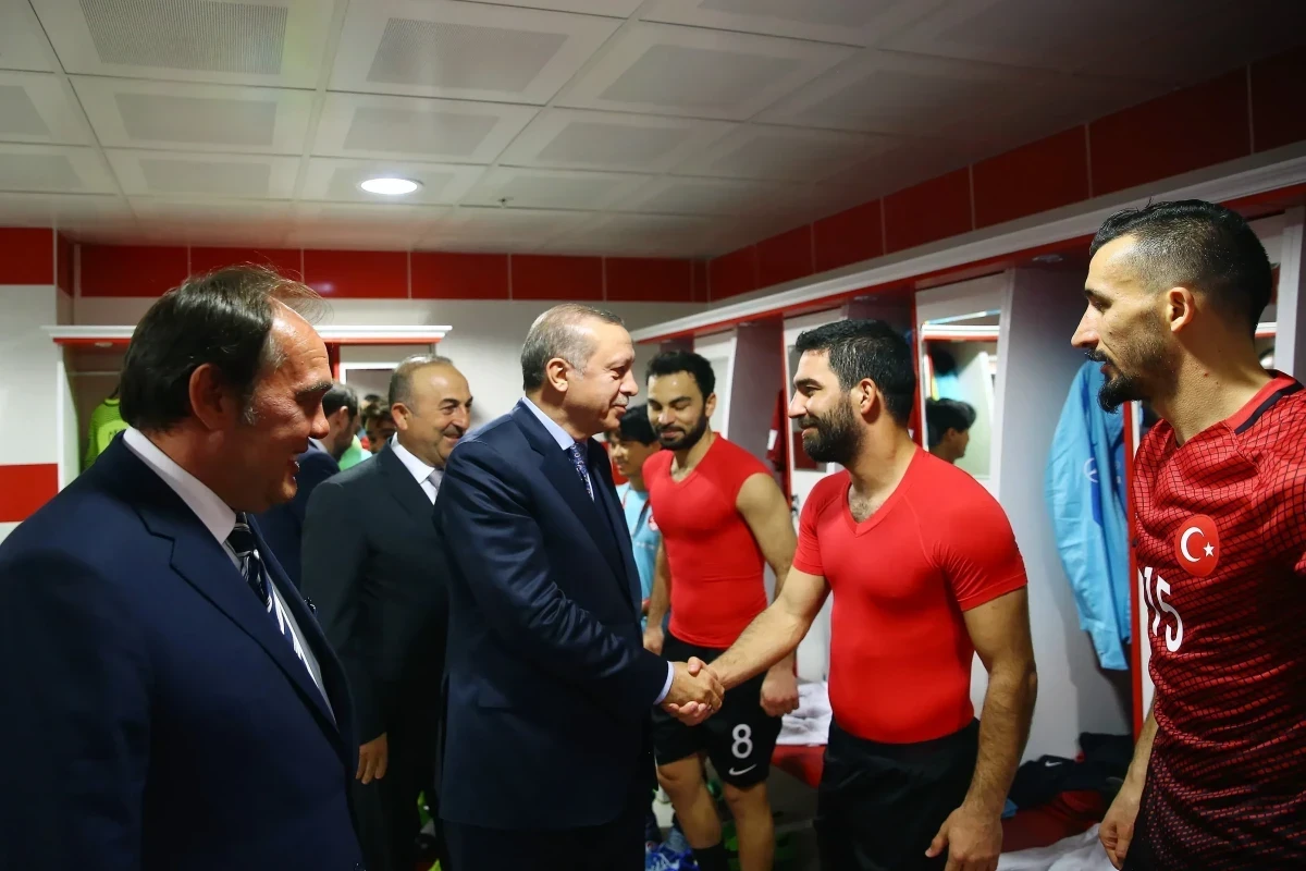 Erdogan congratulates national football team as they head to Euro 2024 quarter-finals