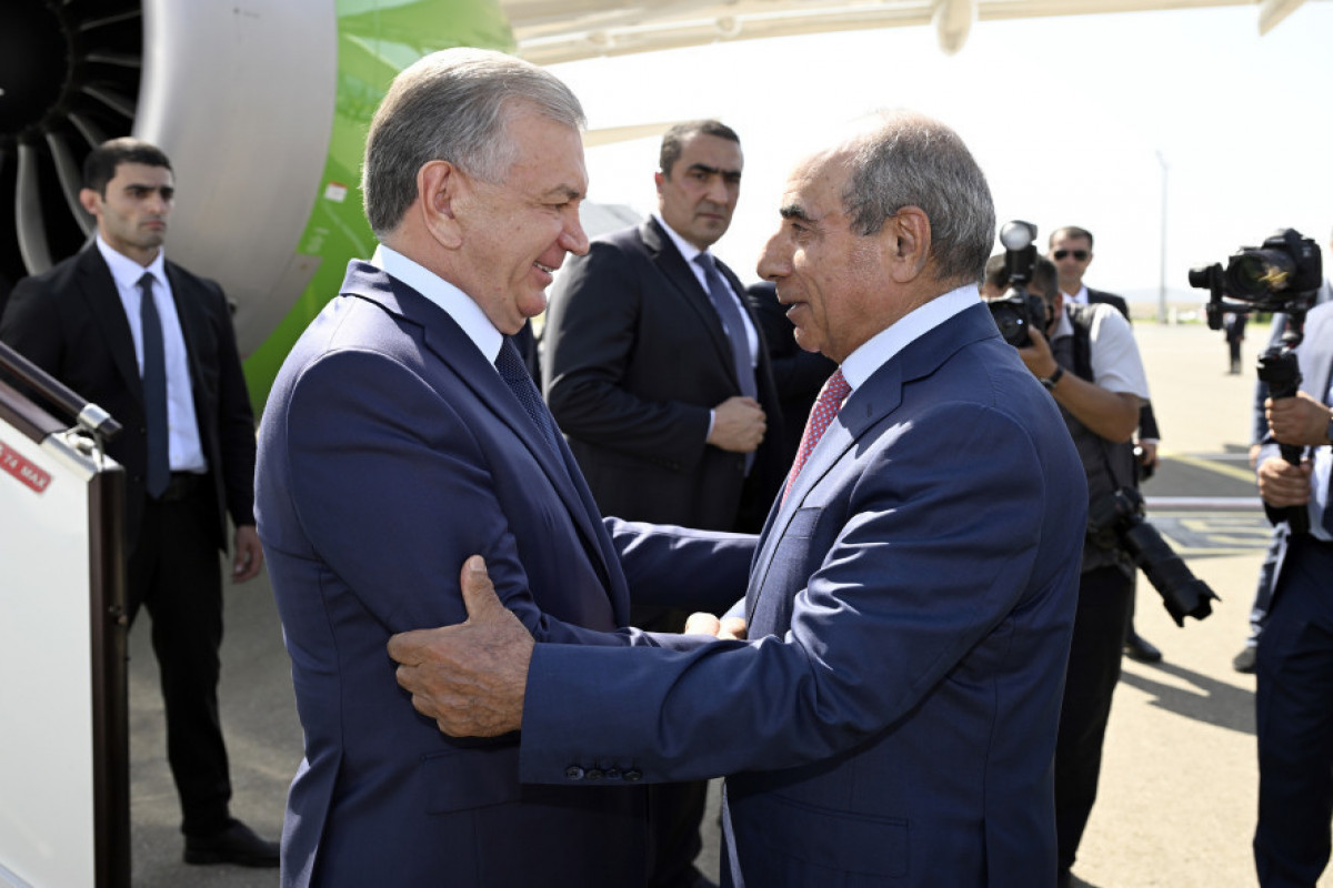 President of Uzbekistan Shavkat Mirziyoyev arrives in Azerbaijan - PHOTO 