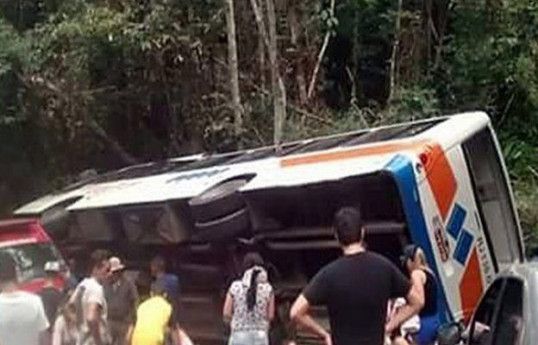 10 dead, dozens injured in Brazil tourist bus crash