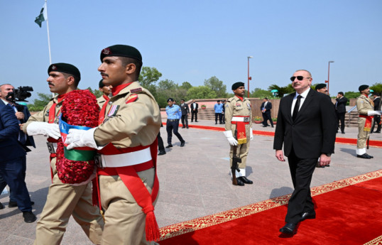 President Ilham Aliyev visits national monument in Islamabad