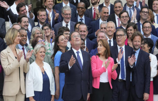French government resigns, stays on for now in caretaker role