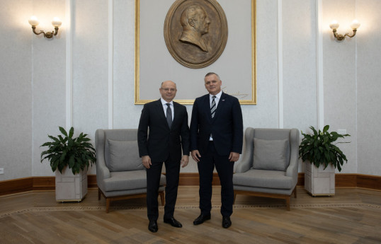 Azerbaijan’s Minister of Energy Parviz Shahbazov and Bojan Kumer, Slovenian Minister of the Environment, Climate and Energy