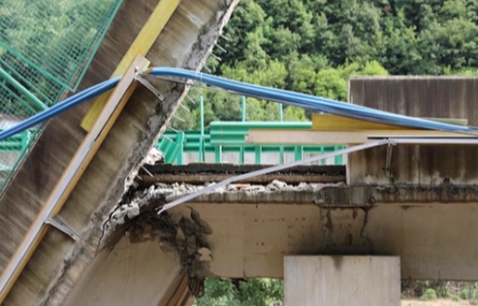 11 dead after bridge collapses in northwest China