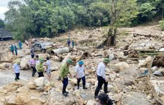 2 dead, 5 missing in Vietnam's flash floods