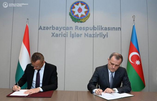 Péter Szijjártó, Minister of Foreign Affairs and Trade of Hungary (left), Jeyhun Bayramov, Minister of Foreign Affairs of Azerbaijan (right)