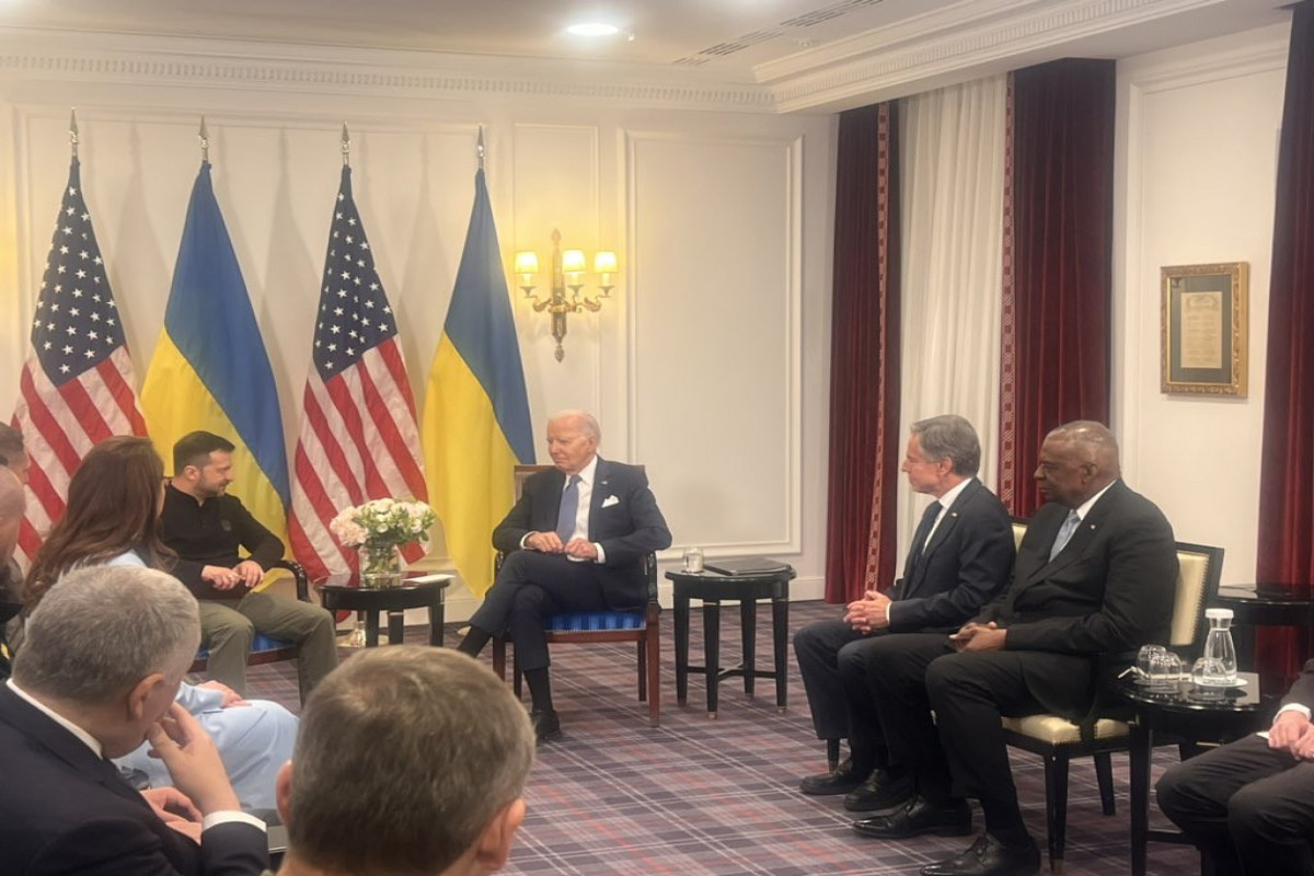 US, Ukrainian Presidents meet in Paris