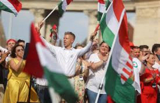 Hungarian political newcomer says he will work on unfreezeing EU funds