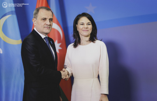 Azerbaijani FM Jeyhun Bayramov and German FM Annalena Baerbock