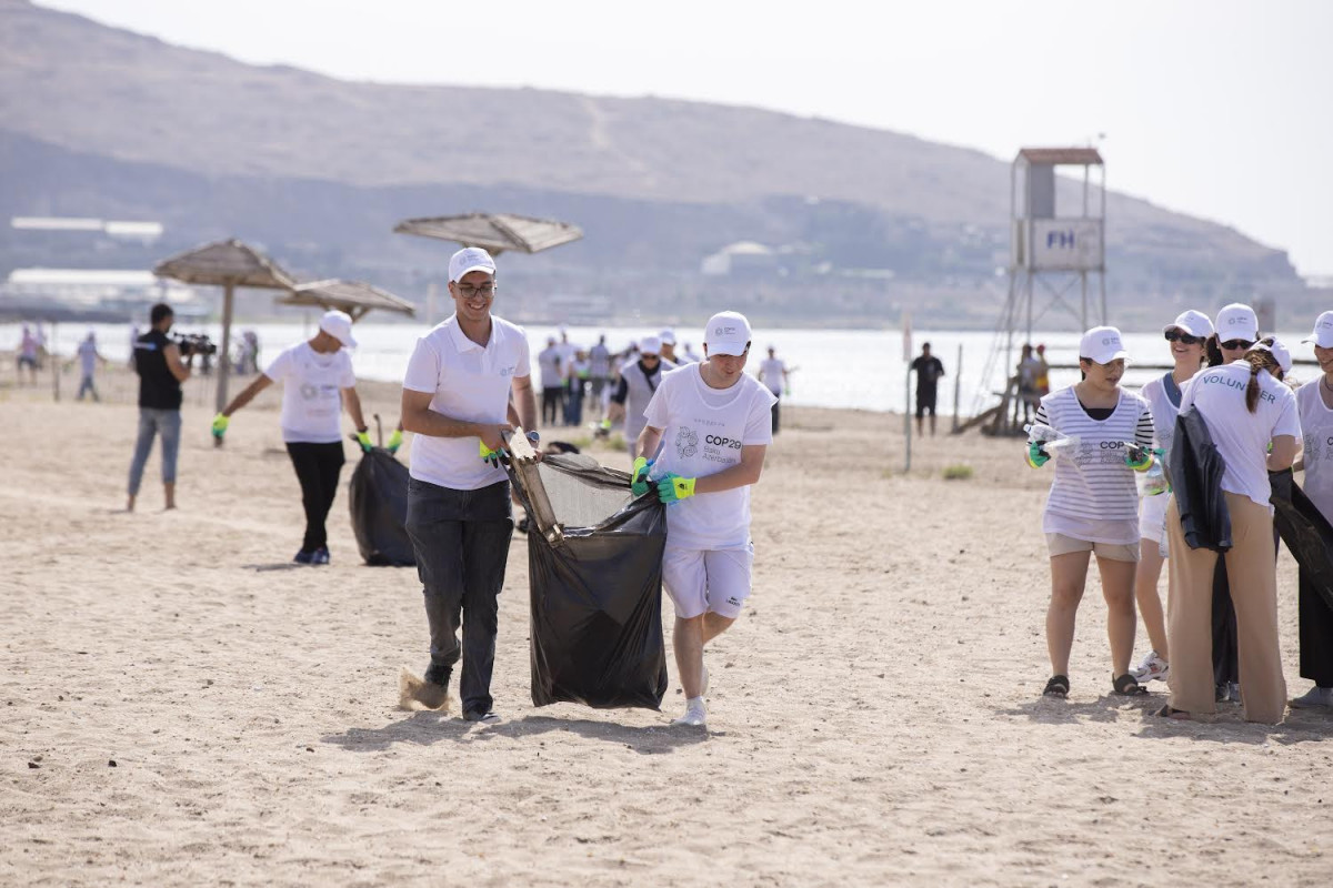 Coastal cleanup initiative organized with COP29 volunteers -PHOTO 