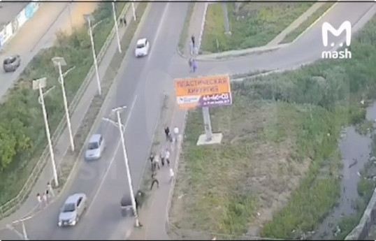 Car moving at high speed hit pedestrians on the sidewalk, killed 5 people in Russia - MOMENT OF THE INCIDENT 