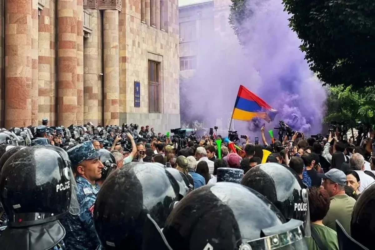 Armenia launches wave of mass arrests-<span class="red_color">UPDATED-1