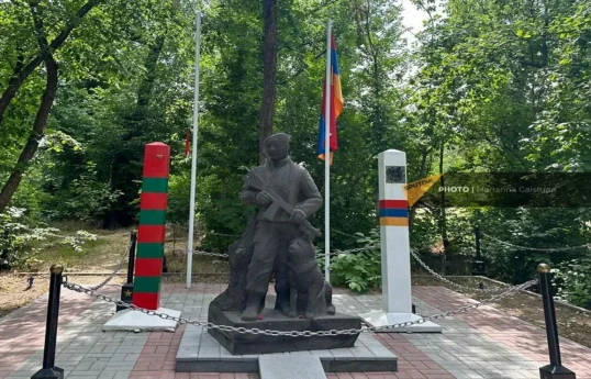 Flag of Russia was torn and its coat of arms was broken in Yerevan's Victory Park