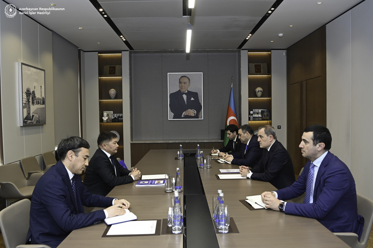 Azerbaijani FM meets with outgoing Kyrgyz ambassador