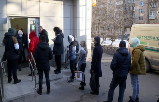 Russians report some outages on bank apps after cyberattack, says Kommersant daily
