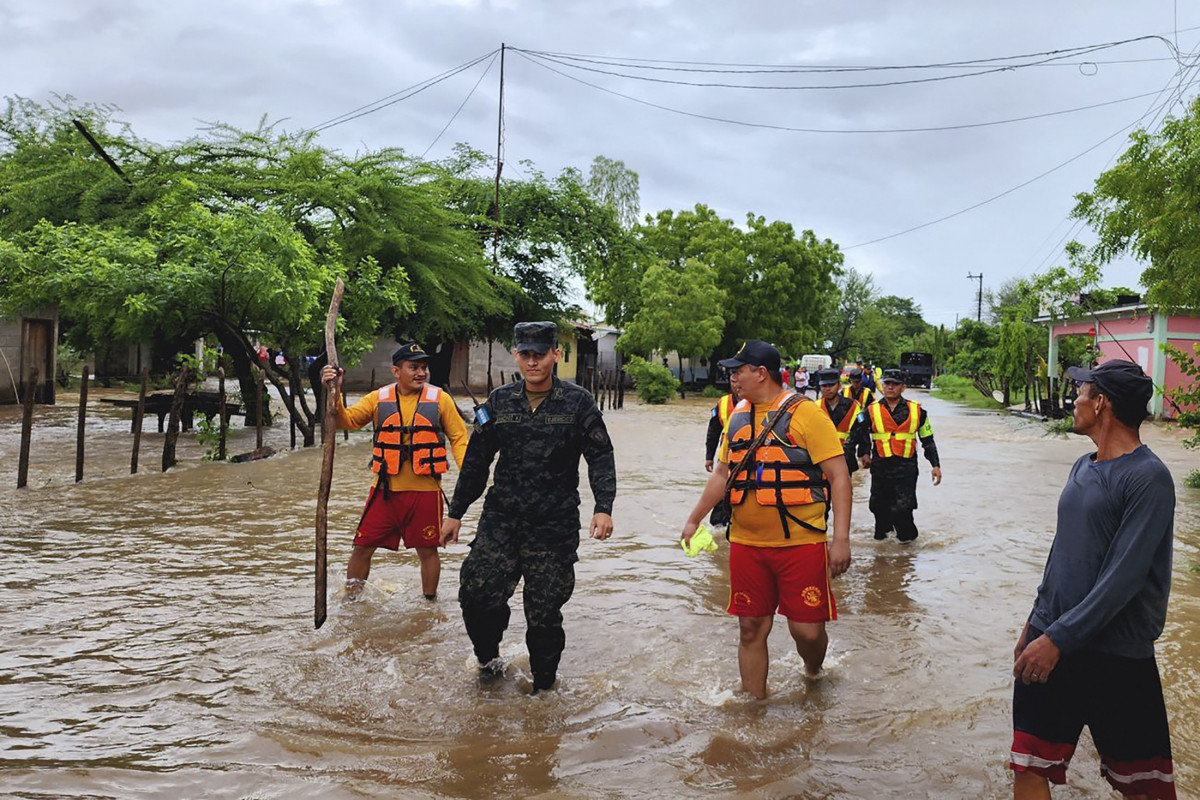 Death toll from heavy rains in Central America rises to 30