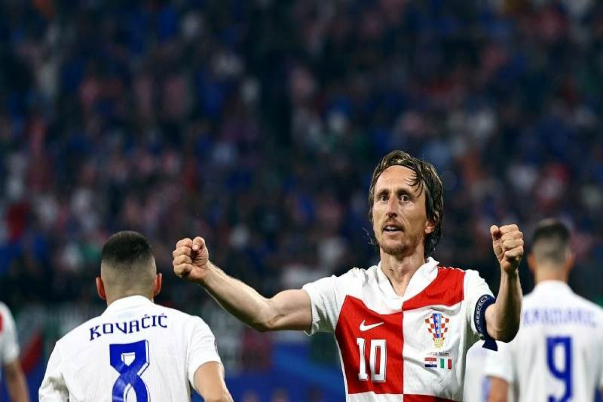 Italy qualifies for last 16 after 1-1 tie with Croatia