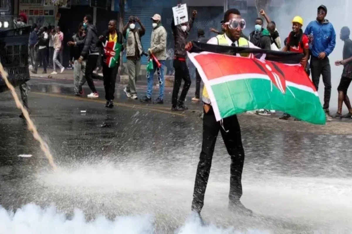 Kenyan police shoot dead 10 protesters as crowd try to storm parliament