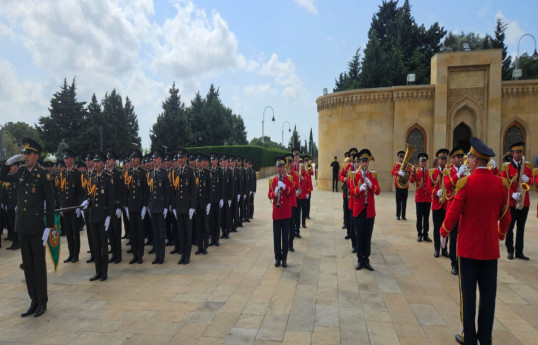 Soldiers marching in parade through Baku in Armed Forces Day celebration -PHOTO 