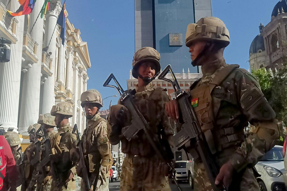 Bolivian army units storming Government Palace in La Paz — TV channel