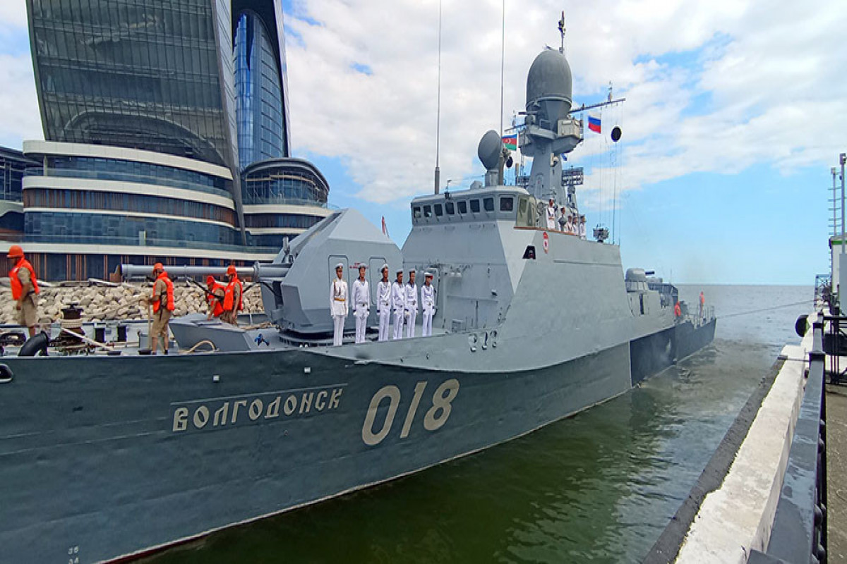 Warships of Russia’s Caspian Flotilla pay a friendly visit to Baku-PHOTO 
