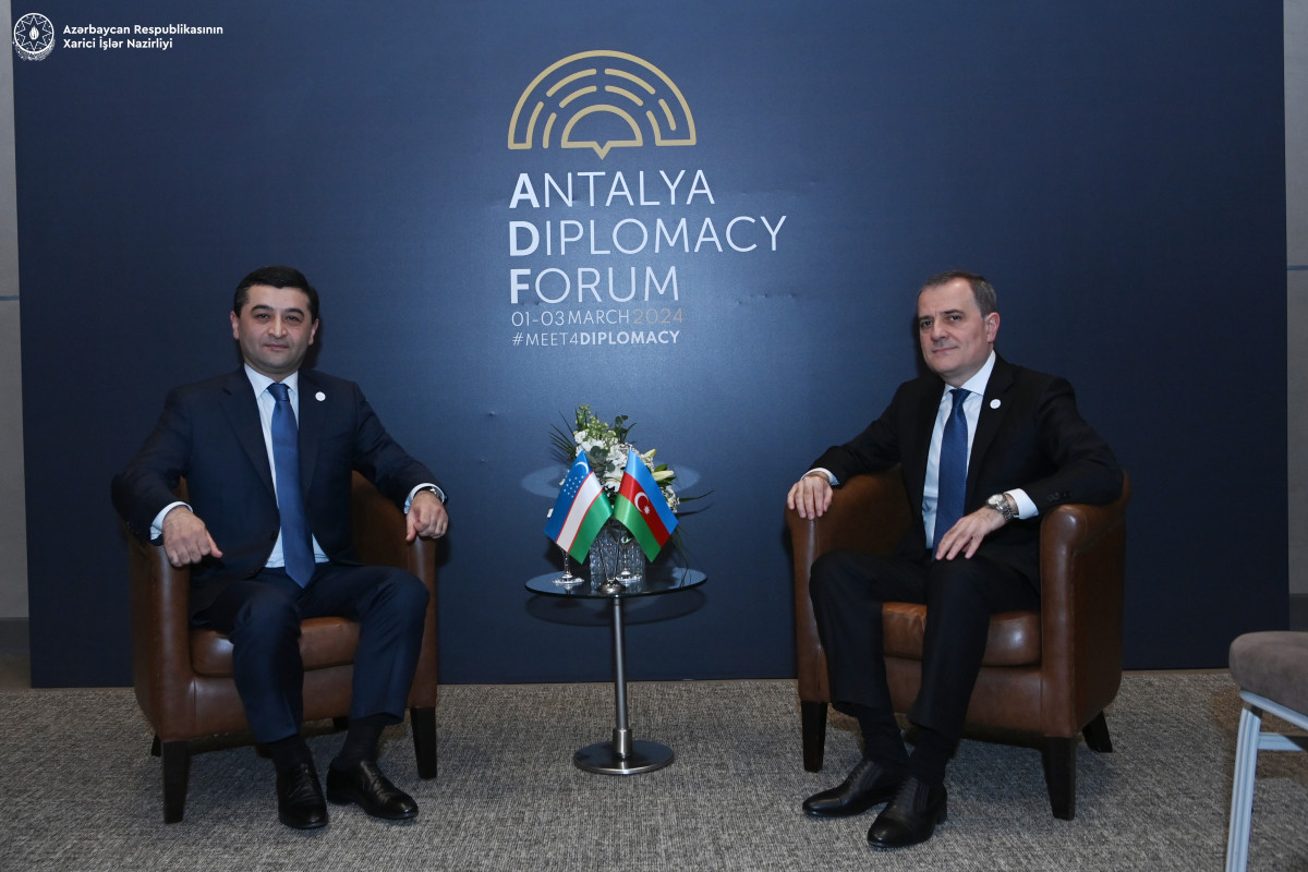 Azerbaijani FM meets with his counterpart from Uzbekistan