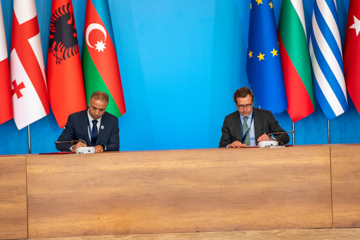 Contract signed to build  solar power plant in Azerbaijan
