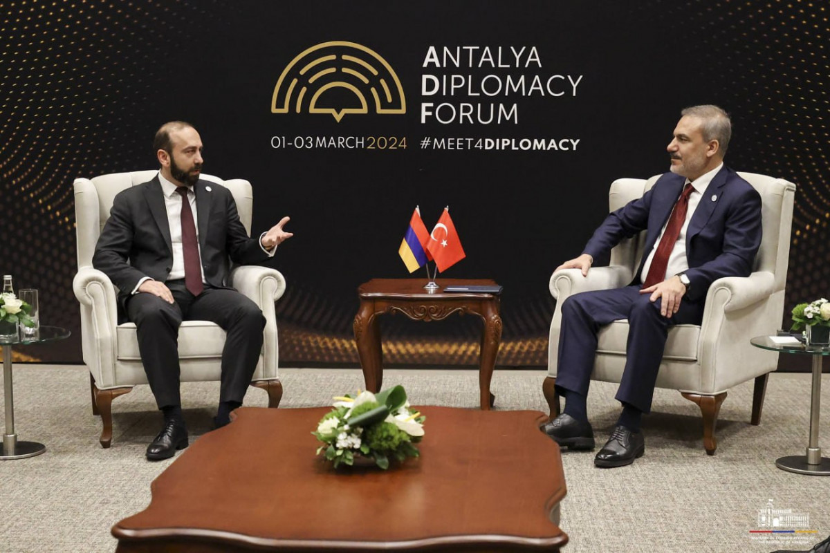 Turkish, Armenian FMs meet