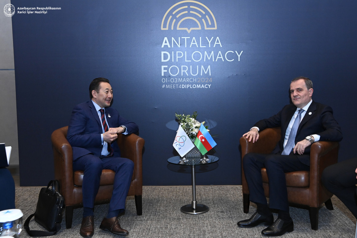 Azerbaijani top diplomat met with CICA Secretary General
