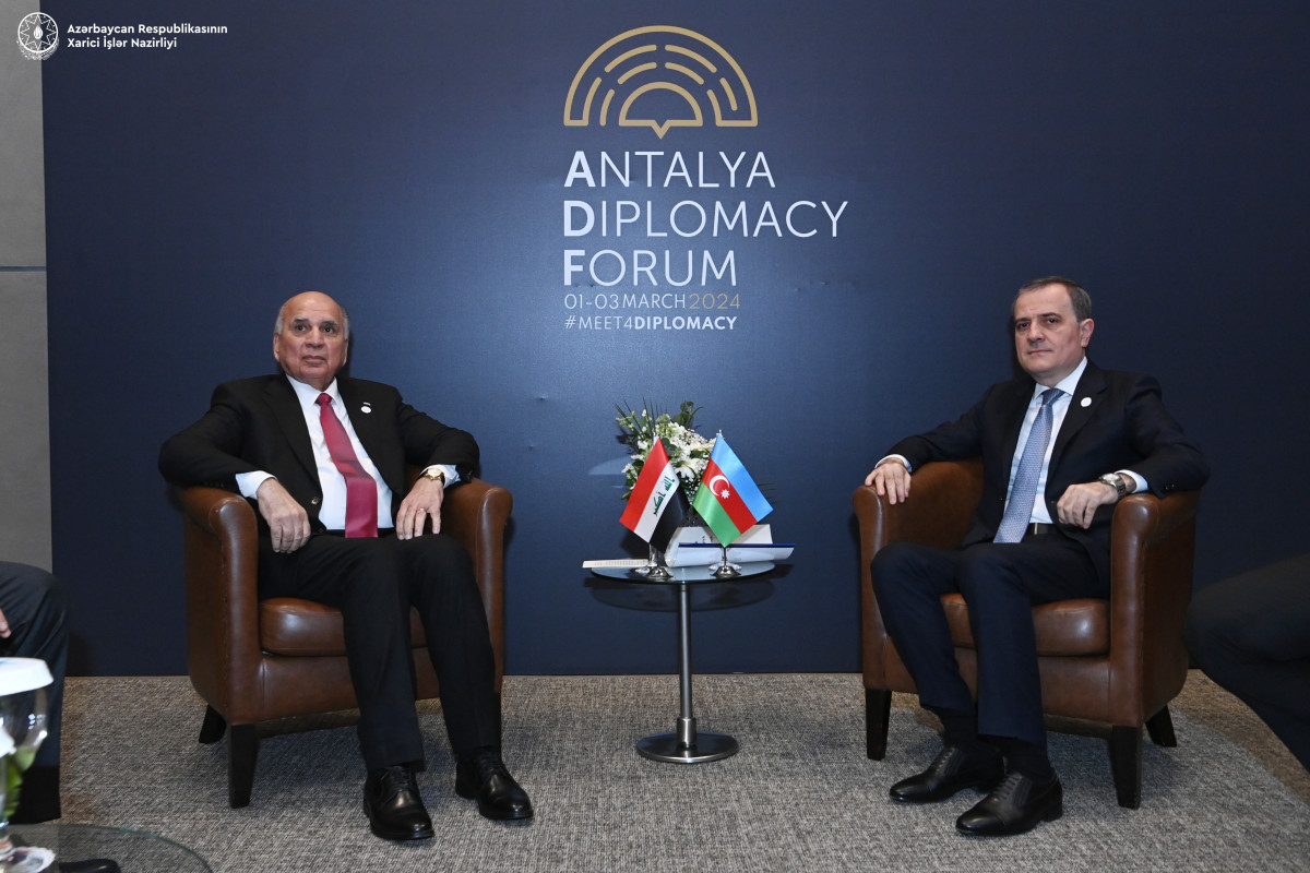 Azerbaijani FM meets with his Iraqi counterpart