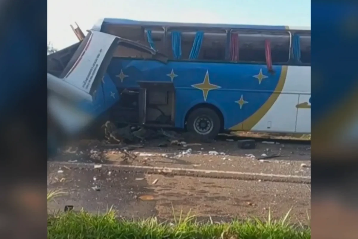 2 killed, 40 injured in Brazil bus crash