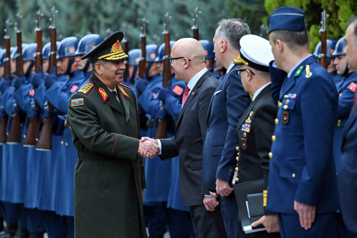 Azerbaijan Defense Minister meets with Turkish counterpart